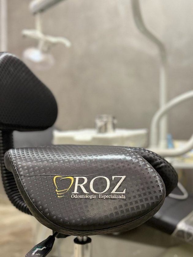 Cadeira odontológica com identidade ROZ